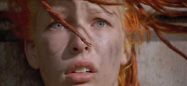 The Fifth Element: LeeLoo, cornered by the police.