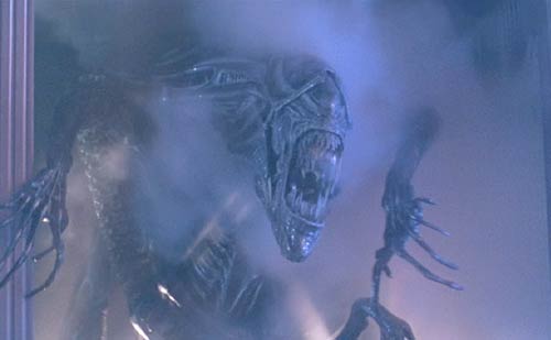 Aliens: The alien queen pursues Ripley and Newt.