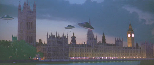 Mars Attacks: Martian saucers attacking London.