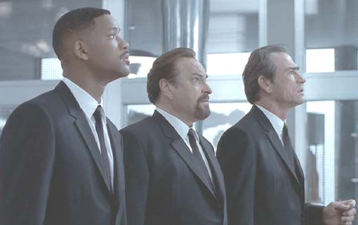 Men in Black: J, Zed and K learning the earth is in peril.