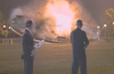 Men in Black: K and J facing down Edgars crashed ship.