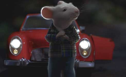 Stuart Little: Stuart (voiced by Michael J. Fox) stops the roadster in Central Park because he's a little lost.