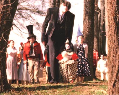 Big Fish: Ed's friends gather at the river to bid him farewell.