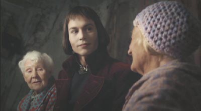 Charlie and the Chocolate Factory: Willy sits down to dinner with Grandma Josephine, Grandma Georgina and the rest of the Bucket household.