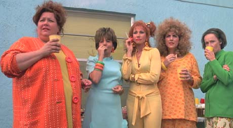 Edward Scissorhands: The suburban housewife mob eyes Peg's intriguing guest.