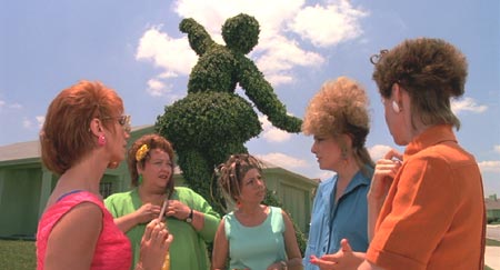 Edward Scissorhands: The neighbors have turned against Edward.
