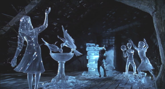 Edward Scissorhands: Edward and his sculptures.