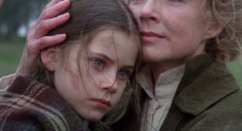 Return to Oz: Dorothy in the arms of Aunt Em (Piper Laurie) after her return to Kansas.