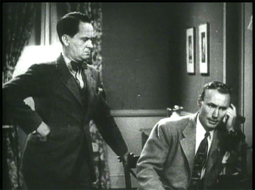 The Devil Bat: The reporter, Johnny Layton (Dave O'Brien) and photographer 'One-Shot' McGuire (Donald Kerr).