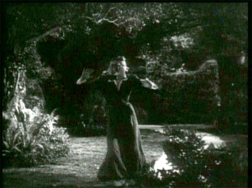 The Devil Bat: The bat now threatens Mary (Suzanne Kaaren).